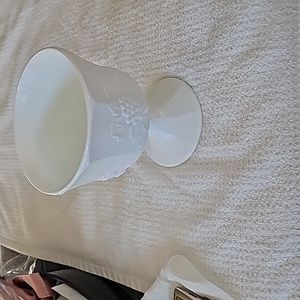 VINTAGE MILKGLASS VASE